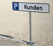 wolkdirekt 'Parkplatzschild Symbol: P, Text: Kunden, Alu geprägt, Größe 52x11 cm' bei Mercateo kaufen...