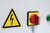 Etikett Schutzanweisung Vorsicht! Spannung 105.00x37.00 mm gelb mit schwarzem Aufdruck