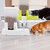 Relaxdays Wasser- und Futterspender, Futterautomat Katzen & Hunde, mit Flasche, Kunststoff, HBT 34x34,5x27,5 cm, weiß