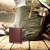 Relaxdays Flachmann 200ml, Taschenflasche aus Edelstahl mit Kunstleder Hülle, kleiner Flachmann für Unterwegs, braun