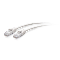 C2G 0,9 m Cat6a ungeschirmtes (UTP) flaches Ethernet Patchkabel mit Rastnasenschutz – weiß