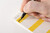 Selbstlaminierende Etiketten für manuelle Beschriftung Typ 1402 im Buchformat 12,70x12,70x38,10 mm gelb/transparent