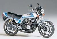 Tamiya Honda CB 750F Custom Tuned Motorkerékpár építőkészlet 1:12 (300014066)