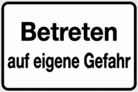 Hinweisschild - Betreten auf eigene Gefahr, Schwarz/Weiß, 20 x 30 cm, B-7525