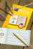Oxford Lernsysteme A4 quer Schreiblernheft, Lineatur SL mit farbigem Mittelband, 16 Blatt, Optik Paper® , 2-fach gelocht,perforiert, geheftet, hellblau