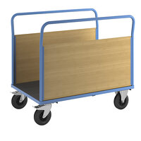Chariot plate-forme avec panneaux en bois