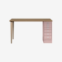 Bisley MultiDesk, 2 Eichenfüße, 1 MultiDrawer mit 8 Schüben, Dekor natürliche Eiche, Farbe Pastellpink, Maße: H 740 x B 1400 x T 600 mm