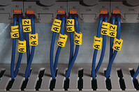 Aufschiebbarer Kabelmarkierer mit geradem Schnitt 1.7-3.6 mm gelb Aufdruck U