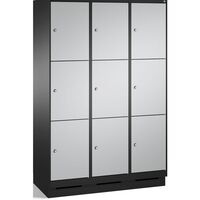 EVOLO locker unit, with plinth