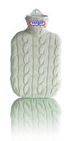 Detailbild - Wärmflasche aus Gummi, 2,0 l, mit Strickbezug, Design Zopfmuster natur