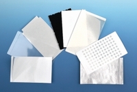 Sealing film for microplateswith pre-cut zone,