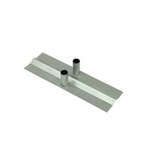 Flat metal foot for loose leg crowd control barriers