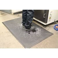 Heavy duy oil resistant foam matting