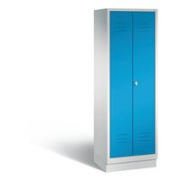 CLASSIC cloakroom locker with plinth, doors close in the middle