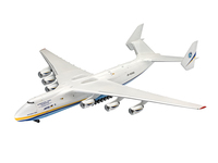 Revell Antonov An-225 Mrija Merevszárnyú repülőgép modell Szerelőkészlet 1:144