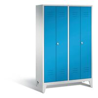 CLASSIC cloakroom locker with feet, doors close in the middle