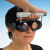Nystagmusbrille mit Batteriegriff und festen Gläsern