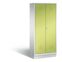 CLASSIC cloakroom locker with plinth, doors close in the middle