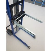 Box fork for material lifter and lift truck