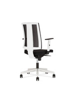 Silla Cózar blanca con respaldo malla asiento bali negro