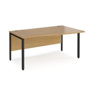 Maestro 25 right hand wave desk 1600mm wide - black bench leg frame and oak top