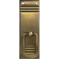 Produktbild zu Maniglia pendnte stile Country grande s.foro chiave verticale, ottone patinato