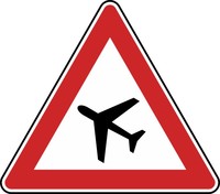 Verkehrszeichen VZ 101-10 Flugbetrieb, Aufstellung rechts, SL 1260, Rundform, RA 2
