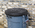 Anwendungsbeispiel: Ablaufrinnen des Abfallcontainers -BRUTE- verhindert Ansammeln von Wasser (Art. 12561-01)