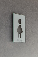 MOEDEL Türschild aus Glas mit Piktogramm WC Damen mit Braille Schrift, heller Hintergrund, selbstklebend, 148 x 105 mm