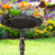 Relaxdays Vogeltränke Gusseisen, Gartendeko antiker Stil, Vogelfutterstelle für Wildvögel, stehend, 40 cm hoch, bronze