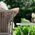 Relaxdays Balkontisch, Schirmloch, Terrazzo Muster, HxD: 71,5 x 60,5 cm, Stahl, klappbar, runder Gartentisch, weiß