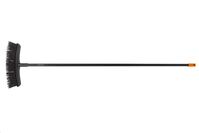 Fiskars 1025921 Solid univerzális kültéri seprű nyéllel(M)