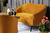 2-Sitzer Sofa Garbo; 150x75x84 cm (BxTxH); Sitz gold, Gestell schwarz
