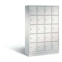 CLASSIC locker unit with plinth
