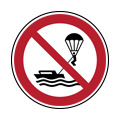 Víziejtőernyőzni tilos