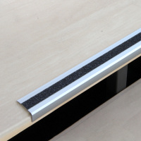 dmd Antirutsch – Antirutschtreppenkantenprofil Aluminium m2 Extra Stark schwarz 53x800x31mm