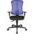 Silla giratoria ergonómica con asiento moldeado, sin brazos, asiento negro, retícula del respaldo azul.