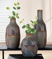 32563