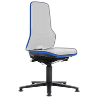 Abbildung zeigt Stuhl mit blauer Farbe