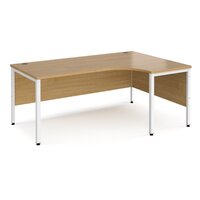 Maestro 25 right hand ergonomic desk 1800mm wide - white bench leg frame and oak