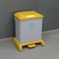 Pedal operated plastic fire retardant sackholder