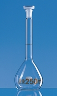 100ml Volumetric flasks boro 3.3 class A amber graduations with PP stopper with DAkkS calibration certificate