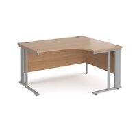 Maestro 25 right hand ergonomic desk 1400mm wide - silver cable managed leg frame, beech top